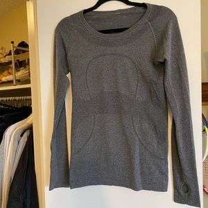 Gray lululemon long sleeve with thumb holes